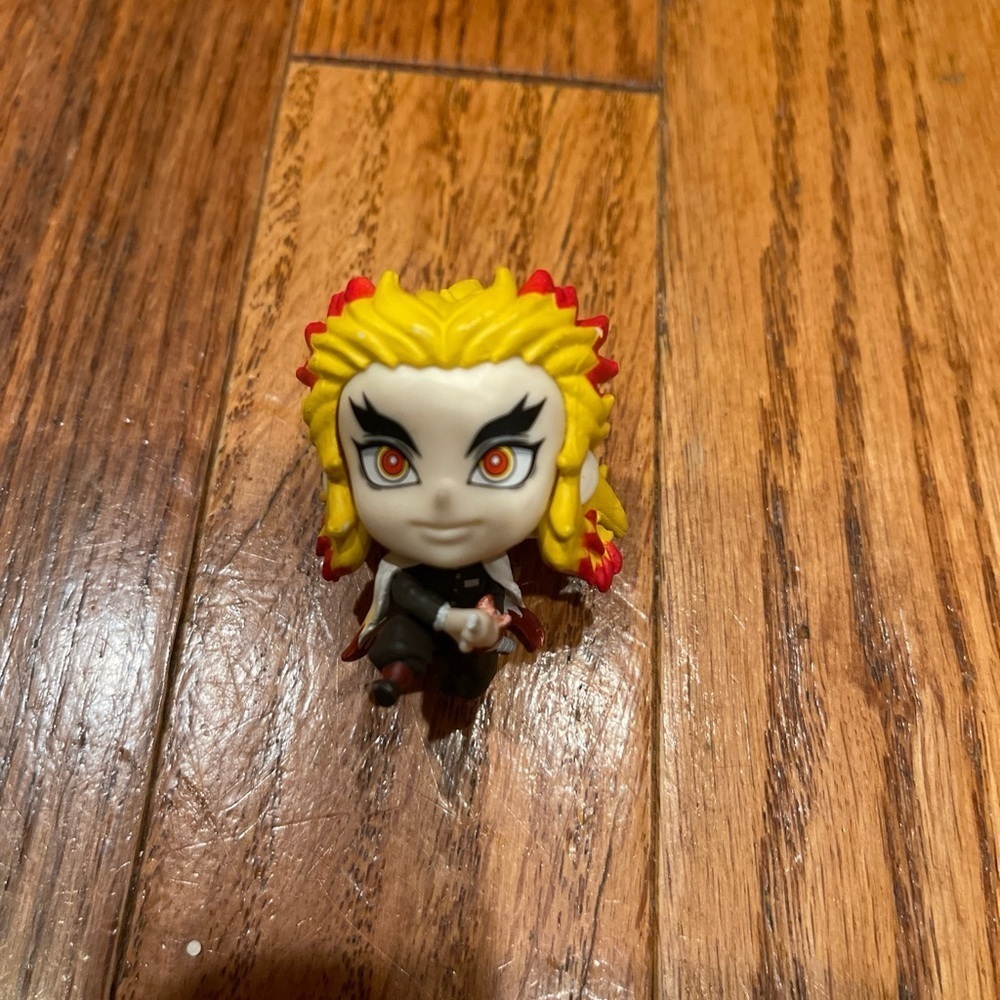 Demon Slayer Gashapon Suwarasetai Sitting Figure Collection - Kyojuro Rengoku